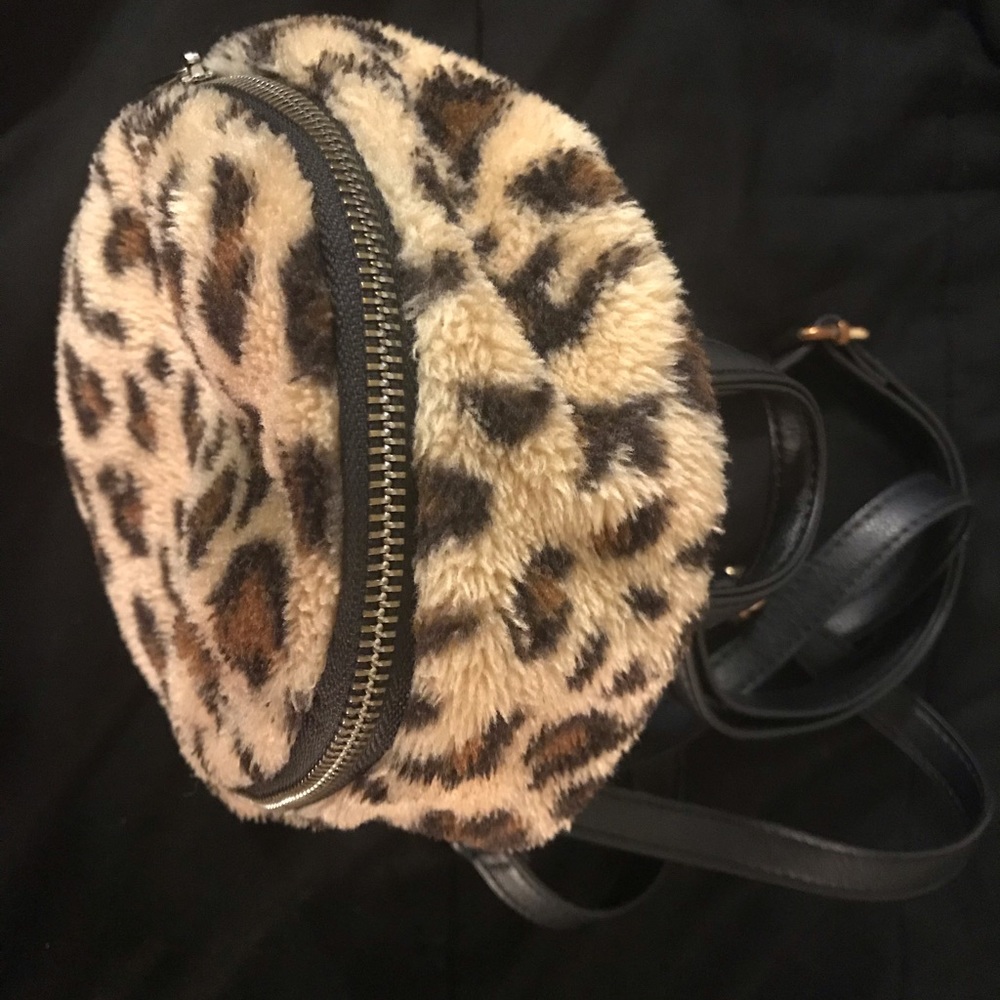 🐆🎒Cheetah Print Mini Backpack 🎒🐆 - Picture 3 of 7